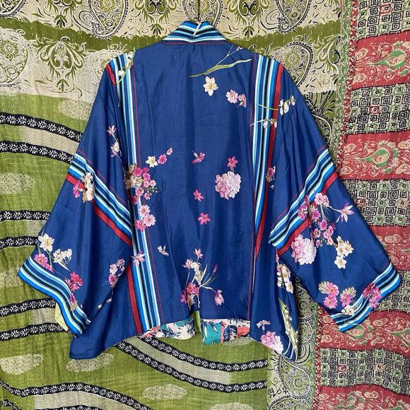 NWT Johnny Was Blue Floral Kygo Nana Silk Reversible Kimono Size 1X - Picture 13 of 16